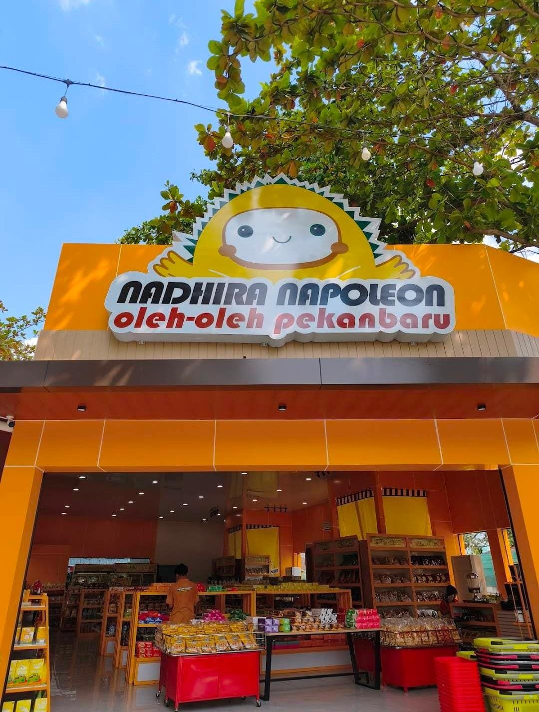 NADHIRA NAPOLEON SIMPANG TIGA (PUSAT)