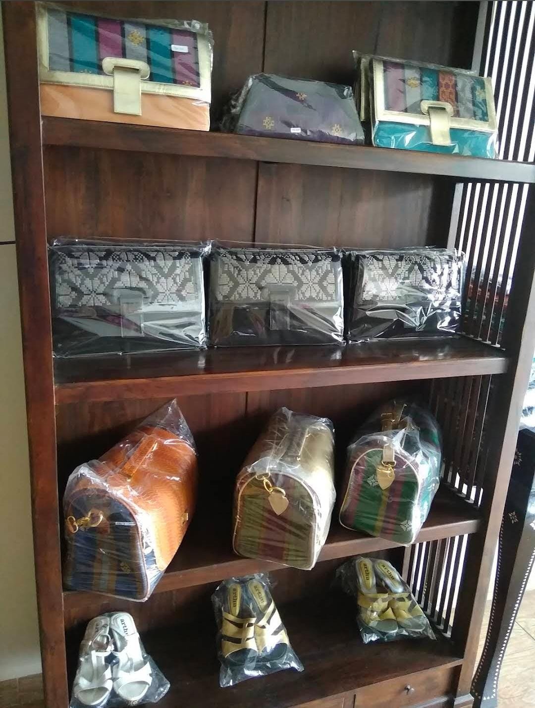 ATRHU TENUN MELAYU RIAU & SOVENIR