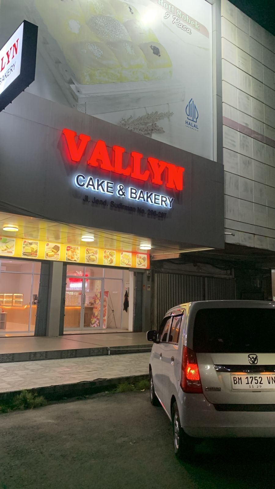 VALLYN CAKE & BAKERY (SUDIRMAN)